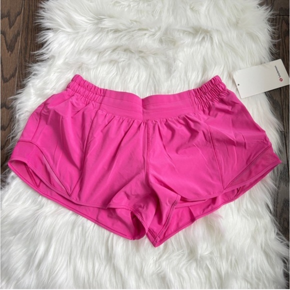 Lululemon Hotty Hot Low-Rise Lined Short 2.5" Sonic Pink NWT - Picture 2 of 7